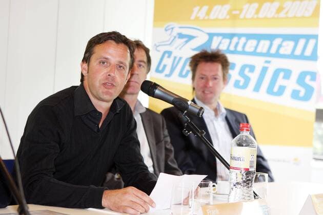PK der Vattenfall Cyclassics - V.li. Geschäftsführer Frank Bertling (Upsolut Event AG), Helmut Schulte, Moderator Lou Richter (alle Deutschland) Radsport Herren Vorschau Vattenfall Cyclassics 2009, Pressekonferenz, Pressetermin, Straßenradsport, Straße, Rad Gruppe Journalist Hamburg