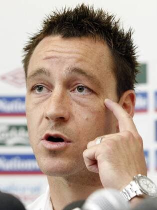 John Terry (England) - EDITORIAL USE ONLY. No use with unauthorised audio, video, data, fixture lists, club league logos or live services. Online in-match use limited to 120 images, no video emulation. No use in betting, games or single club league player publications. Fußball Herren Nationalteam 2009, Pressekonferenz, Pressetermin Porträt London