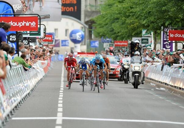 Niki Terpstra (Niederlande Milram, re.) gewinnt die 3. Etappe des Criterium du Dauphine Libere 2009 vor Ludovic Turpin (AG2R La Mondiale, Mitte) und Remi Pauriol (beide Frankreich Cofidis) -  Radsport Herren Criterium du Dauphine Libere 2009, Straßenradsport, Straße, Rad, ProTour Totale 3. Etappe: Tournus - Saint Etienne