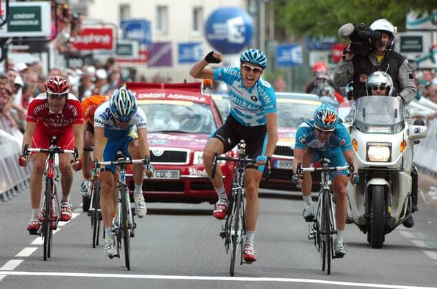 Niki Terpstra (Niederlande Milram, Mitte) gewinnt die 3. Etappe des Criterium du Dauphine Libere 2009 vor Ludovic Turpin (AG2R La Mondiale, 2.v.li.), Remi Pauriol (beide Frankreich Cofidis, li.) und Yuri Trofimov ...  Radsport Herren Criterium du Dauphine Libere 2009, Straßenradsport, Straße, Rad, ProTour Gruppe 3. Etappe: Tournus - Saint Etienne Freude,