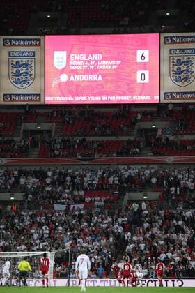 Stadionanzeige im Londoner Wembley Stadion: England gewinnt das Heimspiel der WM Qualifikation gegen Andorra mit 6:0 -  Fußball Länderspiel Herren WM Qualifikation 2009, Nationalteam, England - Andorra 6:0 Totale London