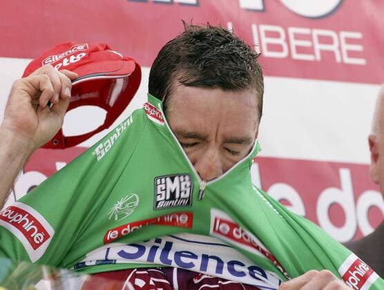 Cadel Evans (Australien Silence Lotto ) nach der 6. Etappe des Criterium Du Dauphine Libere 2009 im grünen Trikot Radsport Herren Criterium Du Dauphine Libere 2009, Straßenradsport, Straße, Rad ProTour, Vdig Einzelbild 6. Etappe: Gap - Briancon