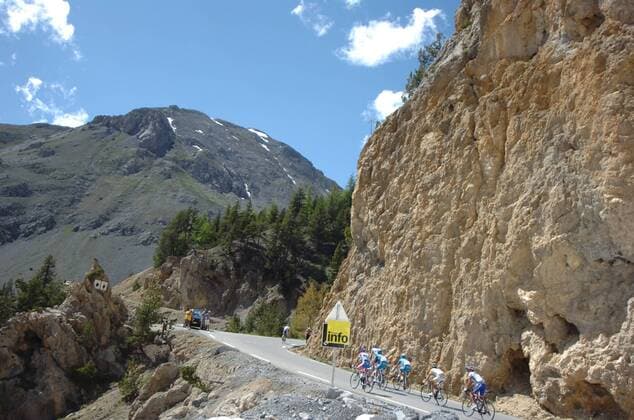 Teilnehmer des Criterium du Dauphine Libere 2009 während der 6. Etappe von Gap nach Briancon -  Radsport Herren Criterium du Dauphine Libere 2009, Straßenradsport, Straße, Rad, ProTour Totale o0 Alpen 6. Etappe: Gap - Briancon