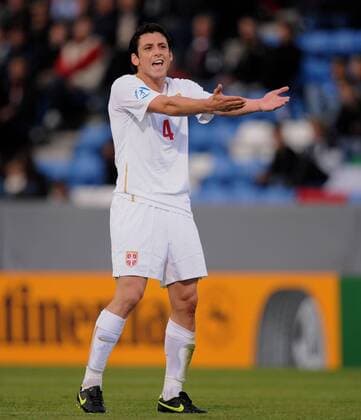 Gojko Kacar (Serbien U21) beschwert sich Fußball Länderspiel Herren U 21 EM 2009, Länderspiel, U21, Junioren, Nationalteam, Nationaltrikot Einzelbild Helsingborg Enttäuschung, Wut,