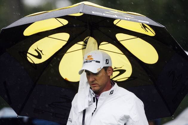 Ian Poulter (England) mit Cobra Regenschirm -  (NYP20090618103) Golf Herren US Open 2009, PGA Tour Einzelbild Farmingdale Bethpage