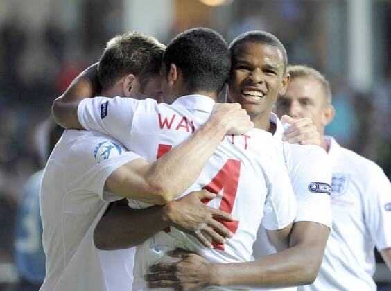 Torjubel England U21, u.a.: Fraizer Campbell (re.) -  Fußball EM Herren U21 EM 2009, U 21, Länderspiel, Nationalmannschaft, Nationaltrikot Gruppe Göteborg Freude,
