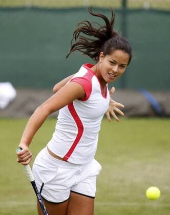 Ana Ivanovic (Serbien) -  Tennis Damen All England Championships 2009, Grand Slam, WTA Tour, Training, Einzelbild Wimbledon London Dynamik,