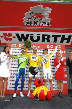 Fabian Cancellara (Schweiz Saxo Bank, Mitte), Gesamtsieger der Tour de Suisse 2009, vor Tony Martin (Deutschland Columbia High Road, re.) und Roman Kreuziger (Tschechien Liquigas) Radsport Herren Tour de Suisse 2009, ProTour, Straßenradsport, Straße, Rad, Zeitfahren, Einzelzeitfahren Gruppe 9. Etappe: Bern Freude,