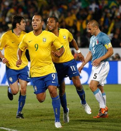 Torjubel Brasilien, von vorn: Luis Fabinao, Robinho und Kaka -  Fußball Länderspiel Herren Confed Cup 2009, Brasilien - Italien Gruppe Pretoria Tshwane Freude,