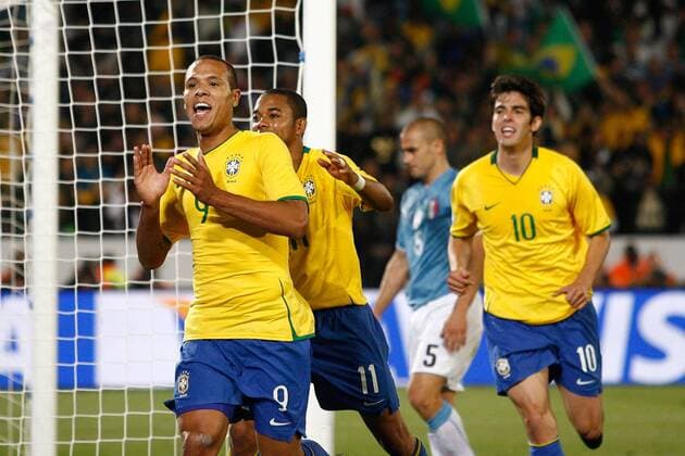 Torjubel Brasilien, von li.: Luis Fabinao, Robinho und Kaka -  Fußball Länderspiel Herren Confed Cup 2009, Brasilien - Italien Gruppe Pretoria Tshwane Freude,