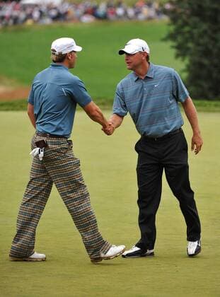 Ricky Barnes (li.) und Lucas Glover (beide USA) - shakehands -  (NYP20090621360) Golf Herren US Open 2009, PGA Tour Bethpage Farmingdale