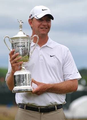 Lucas Glover (USA) mit Trophäe bei der Siegerehrung - er gewinnt die US Open 2009 -  (NYP20090622307) Golf Herren US Open 2009, PGA Tour Einzelbild Farmingdale Bethpage