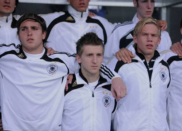 Nationalhymne Deutschland U21, v.li.: Torwart Tobias Sippel, Marko Marin und Dennis Grote Fußball Länderspiel Herren U21 EM 2009, U 21, Nationalteam Gruppe Halmstad