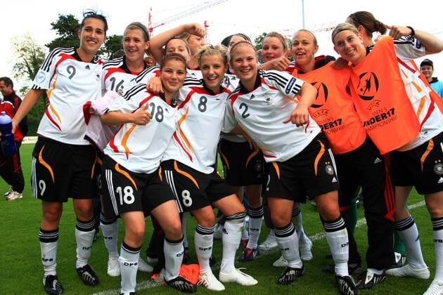 Schlussjubel Deutschland U17 Fußball EM Damen U17 EM 2009, U 17, Länderspiel, Nationalteam, Nationaltrikot, Junioren, Nachwuchs, Jugend Totale Halbfinale Nyon Freude, 