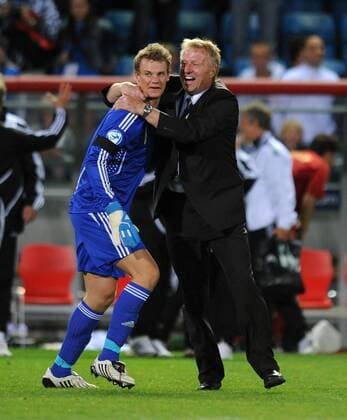 Bundestrainer Horst Hrubesch (re.) und Torwart Manuel Neuer (beide Deutschland U21) - Schlussjubel Fußball Länderspiel Herren U 21 EM 2009, Halbfinale, Nationalmannschaft, Nationaltrikot Gruppe Helsingborg Freude,