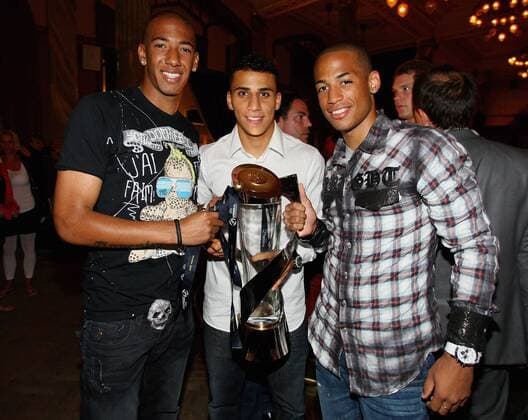 Jerome Boateng (li.), Dennis Aogo (re.) und Änis Ben Hatira (alle Deutschland U21) feiern den Europameistertitel 2009 Fußball EM Herren U 21 EM 2009, U21, Nationalteam, Finale Gruppe Malmö Begeisterung, Freude,