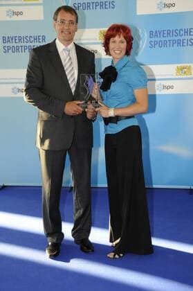 Preisträger Kati Wilhelm und Prof Dr. Bernd Heesen (Ansbach Hochschule beide Deutschland) anlässlich der Verleihung des bayrischen Sportpreises 2009 Biathlon Damen Bayerischer Sportpreis 2009, Sportlerehrung, Ehrung, Preisverleihung Gruppe München
