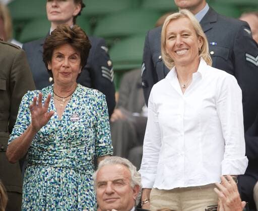 Maria Bueno (Brasilien, li.) und Martina Navratilova (USA) gut gelaunt am Rande der All England Championships 2009 -  Tennis Damen All England Championships 2009, Grand Slam, WTA Tour Gruppe Wimbledon London Freude,