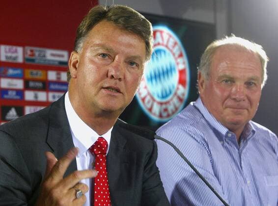 Trainer Louis van Gaal (li.) und Manager Uli Hoeneß (beide Bayern) - Pressekonferenz Fußball 1. BL Herren Saison 2009 2010, FC Bayern München, Pressekonferenz, Pressetermin Gruppe München