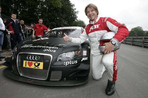 Trainer Michael Oenning (1. FC Nürnberg) am Rennwagen von Timo Scheider (Deutschland Audi) Motorsport 1. BL Damen Deutsche Tourenwagen Meisterschaft 2009, DTM, Masters, Tourenwagenmeisterschaft Einzelbild Norisring Nürnberg Freude,