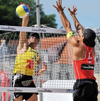 David Klemperer (Deutschland, li.) gegen Yannick Salvetti (Frankreich) -  Beachvolleyball WM Herren Beach WM 2009 Gruppe Stavanger Dynamik,