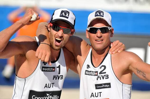 Florian Gosch (li.) und Alexander Horst (beide Österreich) - Schlussjubel -  Beachvolleyball WM Herren Beach WM 2009 Gruppe Stavanger Freude,