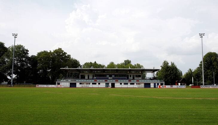 Stadion am Bad - Heimspielstätte von RB Leipzig -  Fußball Herren NOFV Oberliga Süd Nordost 2009 2010, RasenBallsport, Rasenball, RedBull, Red Bull Totale Markranstädt Leipzig