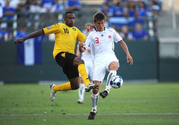 Ricardo Fuller (Jamaika, li.) gegen Michael Klukowski (Kanada) - (Icon0070907030438) Fußball Länderspiel Herren Concacaf Gold Cup 2009, Goldcup, Nationalteam, Nationaltrikot, Kanada - Jamaika 1:0 Gruppe Carson Dynamik, EDITORIAL USE ONLY