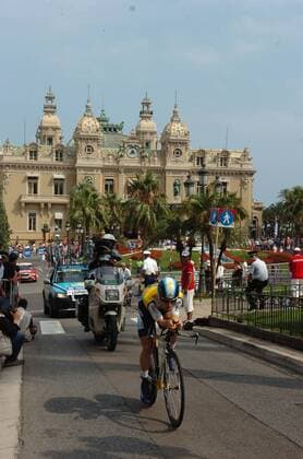 Levi Leipheimer (USA Astana) vor dem Casino in Monte Carlo -  Radsport Herren Tour de France 2009, Straßenradsport, Straße, Rad, Zeitfahren, Einzelzeitfahren, Prolog Totale o0 1. Etappe Monaco