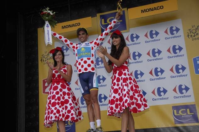 Alberto Contador (Spanien Astana) übernimmt nach dem Prolog die Führung in der Bergwertung bei der Tour de France 2009 -  Radsport Herren Tour de France 2009, Prolog, Zeitfahren, Einzelzeitfahren, Straßenradsport, Straße, Rad Gruppe o0 1. Etappe Monaco Freude,