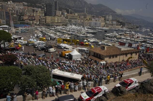 Peloton der Tour de France 2009 am Start der 2. Etappe in Monaco -  Radsport Herren Tour de France 2009, Straßenradsport, Straße, Rad, Totale Monte Carlo 2. Etappe: Monaco - Brignoles