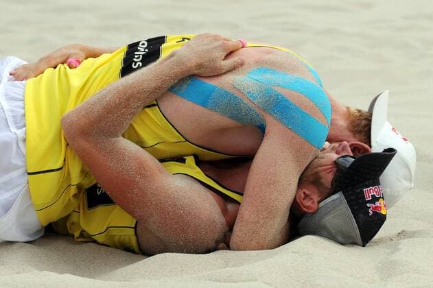 Jonas Reckermann (obenauf) und Julius Brink (beide Deutschland) sind Weltmeister 2009 -  Beachvolleyball WM Herren Beach WM 2009, Finale Gruppe Stavanger Begeisterung, Freude,