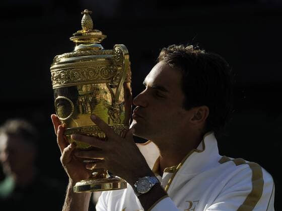 Roger Federer (Schweiz) gewinnt Wimbledon 2009 Tennis Herren All England Championships 2009, Grand Slam, ATP Tour, Finale Einzelbild Wimbledon London Glück, Begeisterung, Freude,