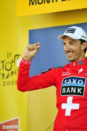 Fabian Cancellara (Schweiz Saxo Bank) während der Siegerehrung der Tour de France 2009 - er bleibt in der Gesamtwertung knapp vorn -  Radsport Herren Tour de France 2009, Straßenradsport, Straße, Rad, Mannschaftszeitfahren, Zeitfahren Einzelbild 4. Etappe: Montpellier
