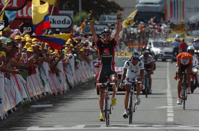 Luis Leon Sanchez Gil (Spanien Caisse d Epargne, li.) gewinnt die 8. Etappe der Tour de France 2009 vor Sandy Casar (Frankreich Francaise des Jeux, Mitte) -  Radsport Herren Tour de France 2009, Straßenradsport, Straße, Rad, Vdig Gruppe 8. Etappe: Andorra La Vieille - Saint Girons Freude,
