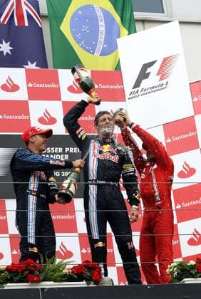 Siegerehrung zum GP von Deutschland 2009, v.li.: Sebastian Vettel (Deutschland), Sieger Mark Webber (Australien beide Red Bull) und Felipe Massa (Brasilien Ferrari) Motorsport Grand Prix Herren Großer Preis von Deutschland 2009, Formel 1 Weltmeisterschaft, F1, F, GP, WM Gruppe Nürburgring Nürburg Freude,