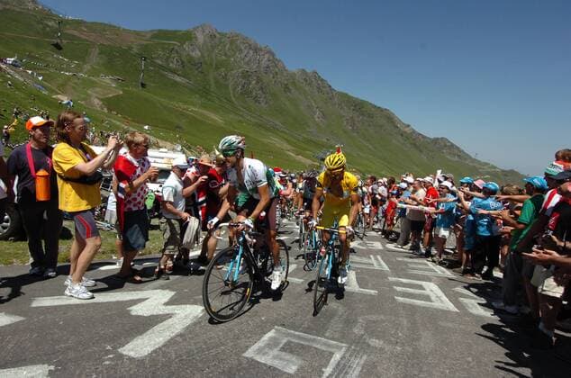 Nicolas Roche (Irland, li.) und Rinaldo Nocentini (Italien beide Ag2r) im Anstieg zum Tourmalet -  Radsport Herren Tour de France 2009, Straßenradsport, Straße, Rad, Totale 9. Etappe: Saint Gaudens - Tarbes