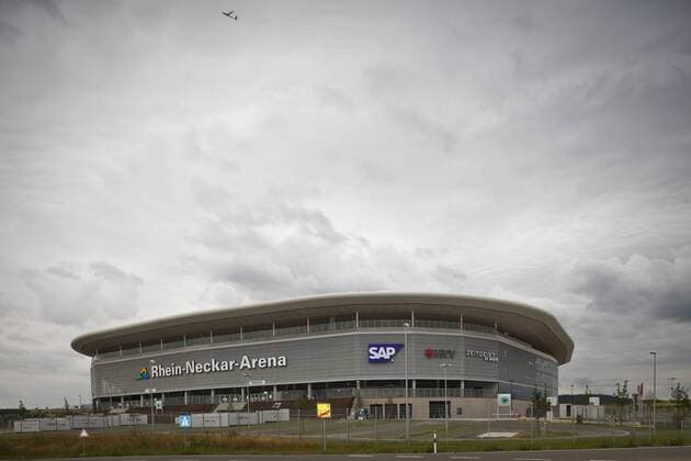 Rhein Neckar Arena in Sinsheim, Heimspielstätte der TSG 1899 Hoffenheim und für die 1. Hauptrunde des DFB Pokals 2009 2010 für die SpVgg Neckarelz Fußball Herren Vorschau DFB Pokal 2009 2010, Pokalspiel, Stadion, Fußballstadion, außen, Außenansicht, Fotostory Totale Sinsheim