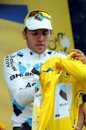 Rinaldo Nocentini (Italien Ag2r) im gelben Trikot bei der Siegerehrung nach der 10. Etappe der Tour de France 2009 -  Radsport Herren Tour de France 2009, Straßenradsport, Straße, Rad, Einzelbild 10. Etappe: Limoges - Issoudun