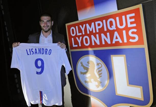 Neuzugang Lisandro Lopez (Lyon) wird präsentiert -  (pan32909) Fußball Herren Ligue 1 2009 2010, 1. Liga, Olympique Lyonnais, OL, Präsentation, Pressetermin, Einzelbild Lyon