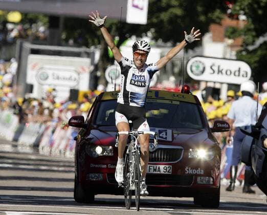 Nicki Sörensen (Dänemark Saxo Bank) - Etappensieger der 12. Etappe von Tonnerre nach Vittel im Ziel Radsport Herren Tour de France 2009, Straßenradsport, Straße, Rad Einzelbild 12. Etappe: Tonnerre - Vittel Freude,