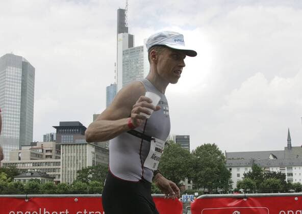 Außenminister Alexander Stubb (Finnland) nimmt an den Ironman European Championship 2009 teil Triathlon EM Herren Ironman European Championship 2009 Einzelbild Frankfurt M.