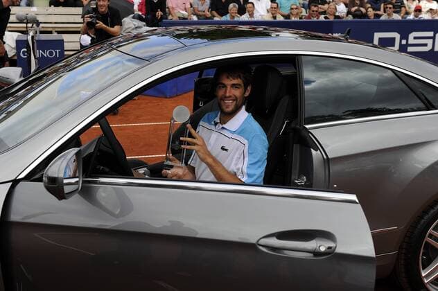 Jeremy Chardy (Frankreich) gewinnt den Mercedes Cup 2009 und erhält neben dem Siegerpokal noch einen Mercedes Benz E350 Tennis Herren Mercedes Cup 2009, ATP Tour, Finale, Einzelbild Weißenhof Stuttgart Freude,