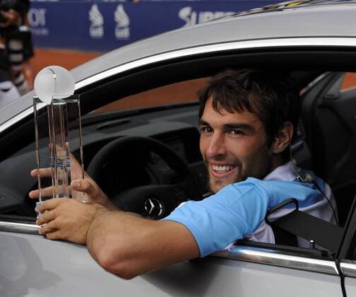 Jeremy Chardy (Frankreich) gewinnt den Mercedes Cup 2009 und erhält neben dem Siegerpokal noch einen Mercedes Benz E350 Tennis Herren Mercedes Cup 2009, ATP Tour, Finale, Einzelbild Weißenhof Stuttgart Freude,