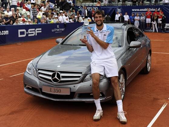 Jeremy Chardy (Frankreich) gewinnt den Mercedes Cup 2009 und erhält neben dem Siegerpokal noch einen Mercedes Benz E350 Tennis Herren Mercedes Cup 2009, ATP Tour, Finale, Einzelbild Weißenhof Stuttgart Freude,