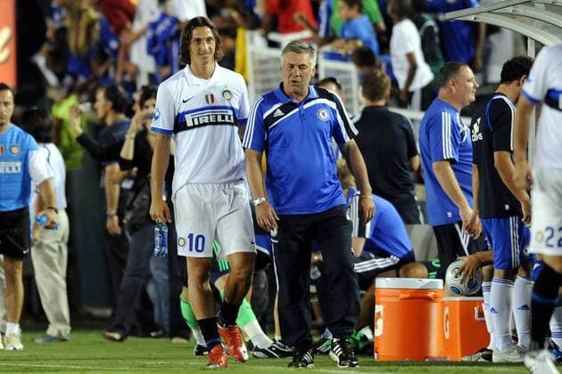 Trainer Carlo Ancelotti (Chelsea, re.) und Zlatan Ibrahimovic (Inter Mailand) -  Fußball Herren World Football Challenge 2009 2010, Test, Testspiel, FC Internazionale Mailand - Chelsea FC London Gruppe Pasadena