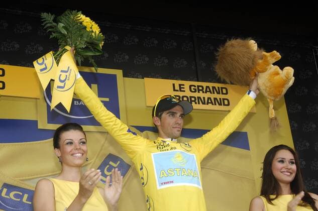 Alberto Contador (Spanien Astana) bleibt im gelben Trikot nach der 17. Etappe der Tour de France 2009 -  Radsport Herren Tour de France 2009, Straßenradsport, Straße, Rad Gruppe 17. Etappe: Bourg Saint Maurice - Le Grand Bornand Freude,