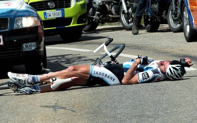 Tour de France 2009, 17. Etappe, Bourg Saint Maurice - Le Grand Bornand. Jens Voigt (GER Saxo Bank) verletzt nach seinem Sturz -  o0 Straßenradsport, Straße, Radsport Blut Verletzung