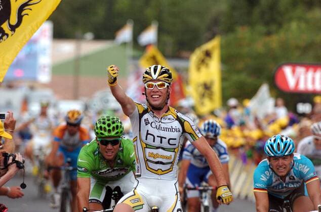 Mark Cavendish (Großbritannien Columbia High Road, Mitte) gewinnt die 19. Etappe der Tour de France 2009 -  Radsport Herren Tour de France 2009, Straßenradsport, Straße, Rad, Gruppe 19. Etappe: Bourgoin Jallieu - Aubenas Freude,