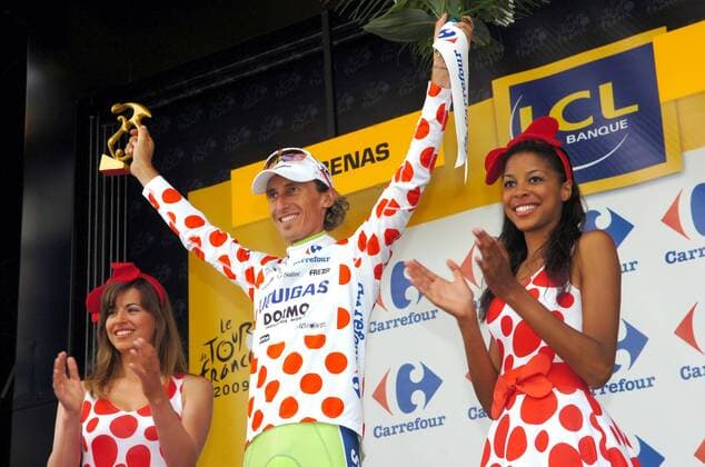 Franco Pellizotti (Italien Liquigas) im Bergtrikot bei der Siegerehrung zur 19. Etappe der Tour de France 2009 -  Radsport Herren Tour de France 2009, Straßenradsport, Straße, Rad, Gruppe 19. Etappe: Bourgoin Jallieu - Aubenas Freude,